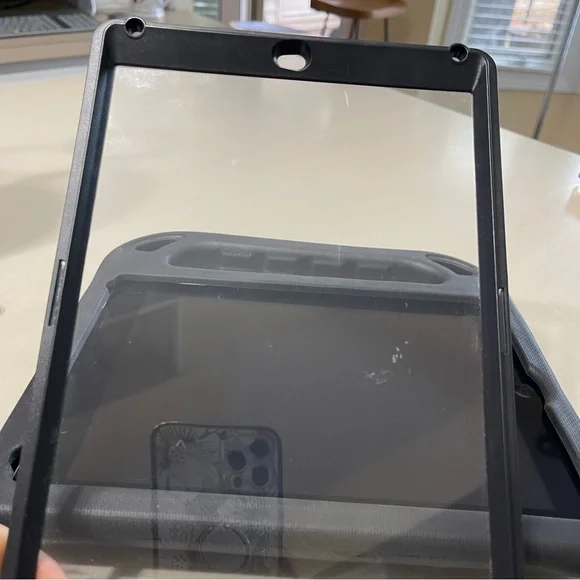 iPad Air 1st gen 32GB Model A1474 with Black Protective Case - Picture 15 of 16